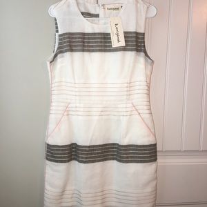 Sleeveless lined white dress